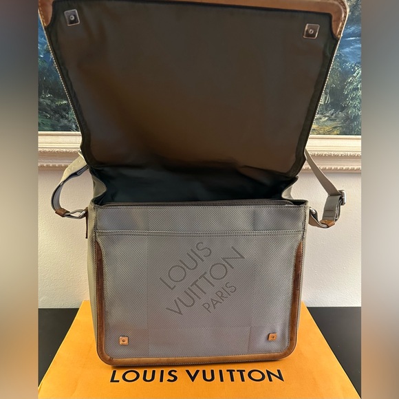 Louis Vuitton Terre Damier Geant Messenger Bag - Picture 7 of 15